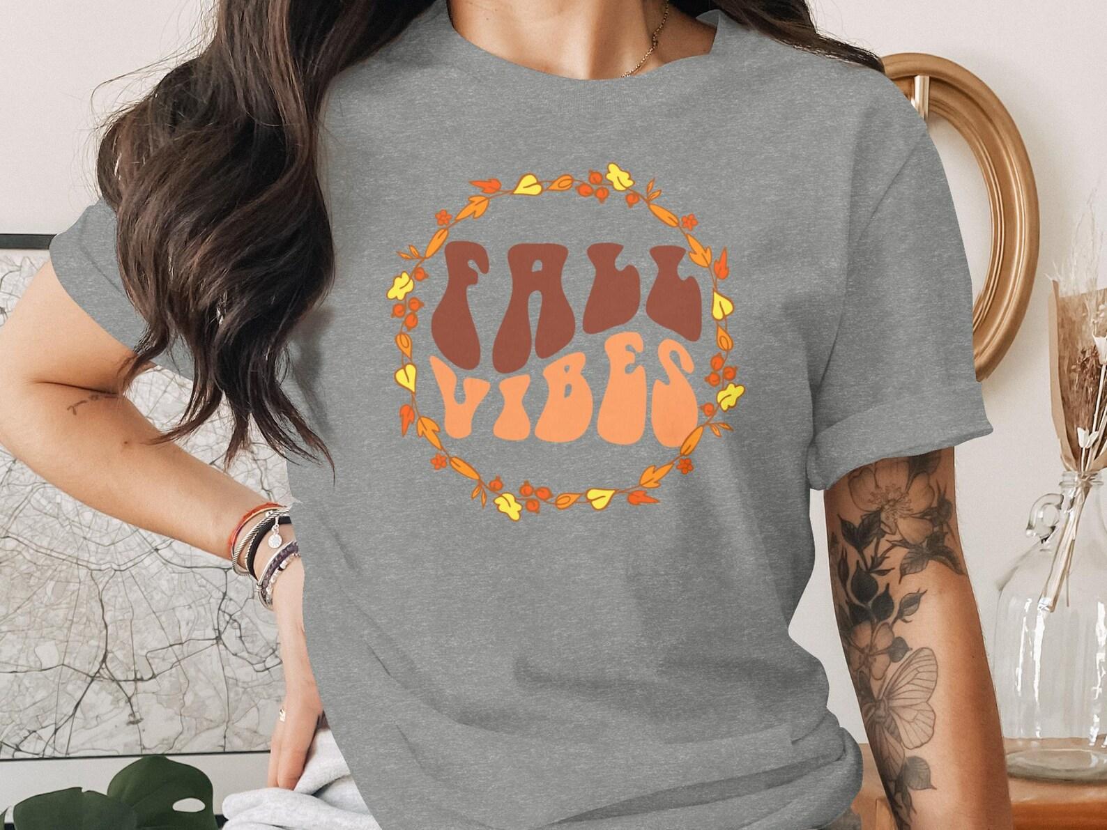 Groovy Fall Vibes T-Shirt, Retro Autumn Leaves Graphic Tee, Cozy Seasonal Apparel S