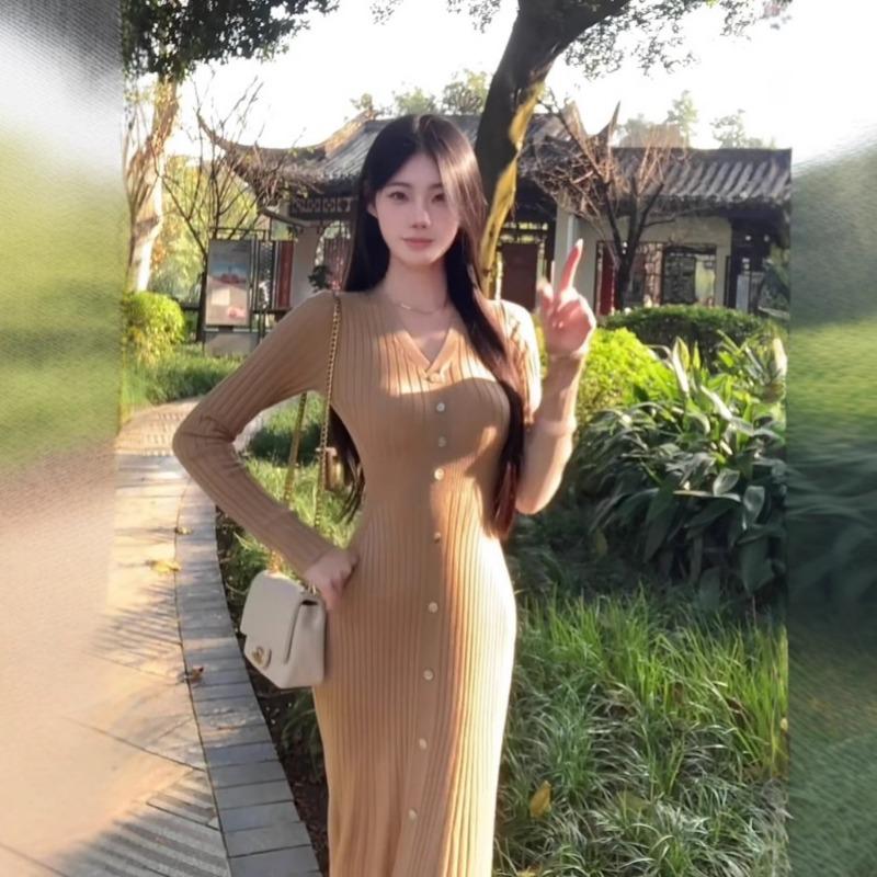 High-end V-neck Long-sleeved Knitted Dress, Spring Body Temperament, Celebrity Waist Bottom Hip Skirt