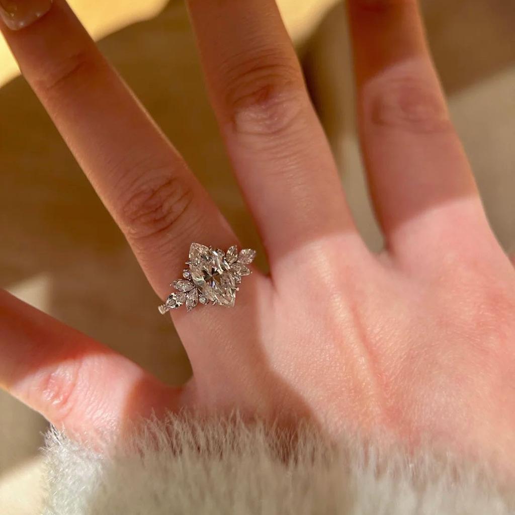 Luxury Inlaid Full Diamonds Ring Engagement Fashion Horse Eye Rings for Women High-end and Unique Design Wedding Jewelry Gift