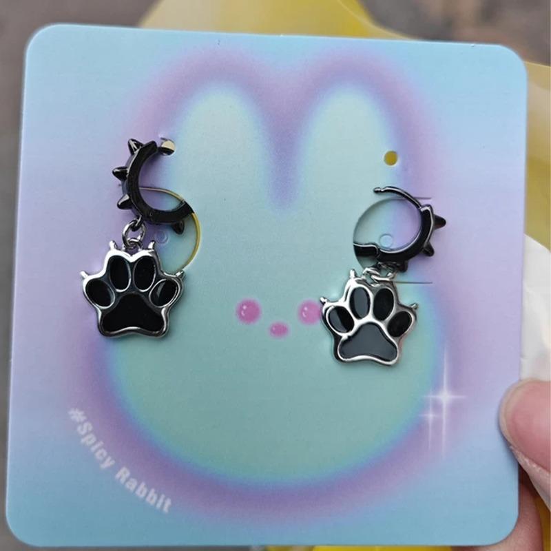 New Gothic Y2K Aesthetic Rivet Earrings Punk Kawaii Cat Paw Hoop Earrings for Women Grunge Jewelry Korean Fashion Cute Earrings