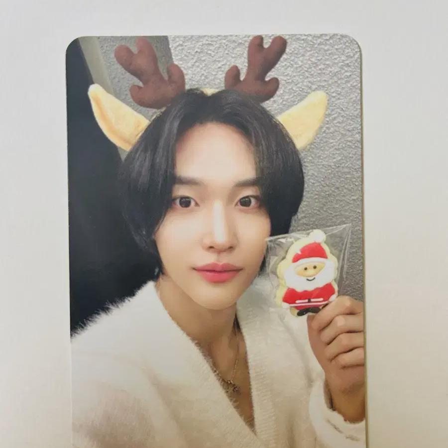 

Рождественская акриловая фотокарточка на подставке Riize Wonbin