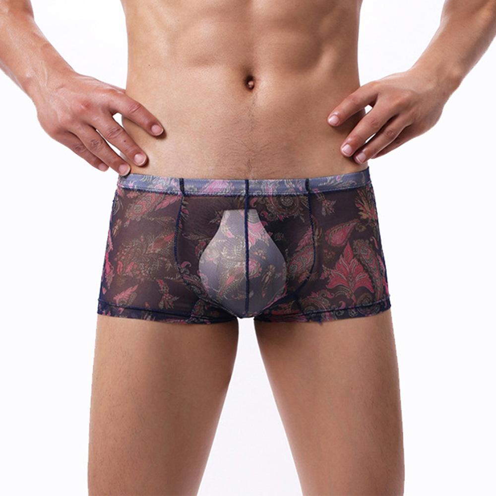 hombres con calzoncillos transparentes