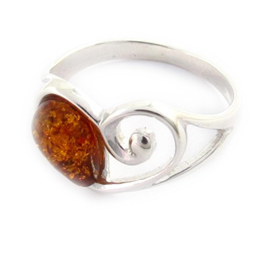 Srebrny pierścionek „Inspiracja” z bursztynem miłosnym