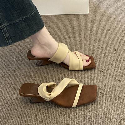 Retro hellende hak coole slippers dames zomerkleding 2025 nieuw feeënstijl met rok vierkante neus open teen hoge hak sandalen