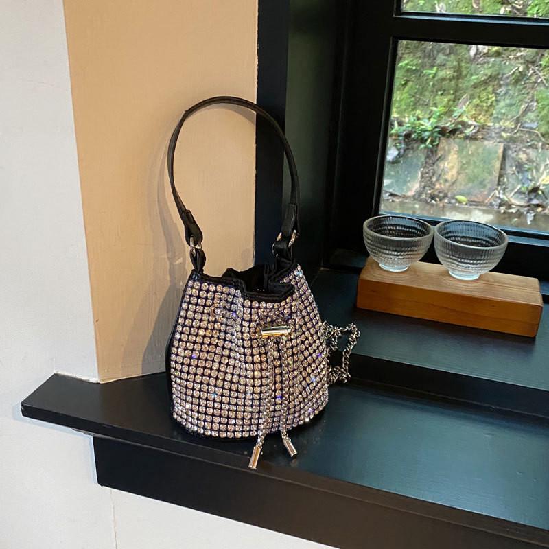 Modern Mini Pvc Handbag For Kids With Chic Chain Strap And Elegant Design