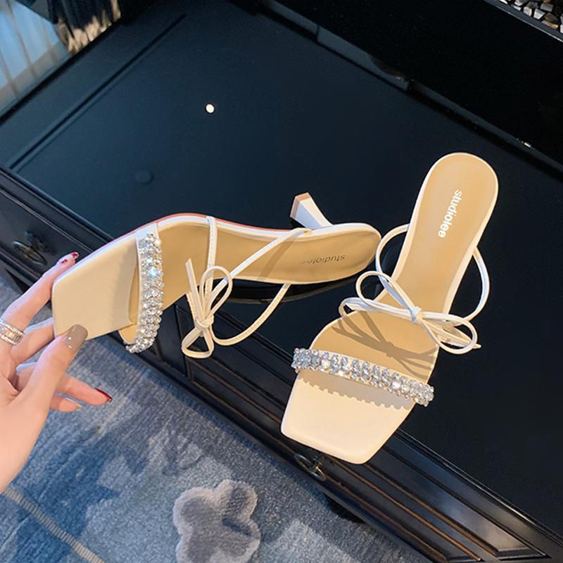 

Новый золотой однословный бриллиант с бантом квадратный носок темперамент тонкий каблук элегантные крутые шлепанцы летняя обувь шлепанцы на высоком каблуке 40