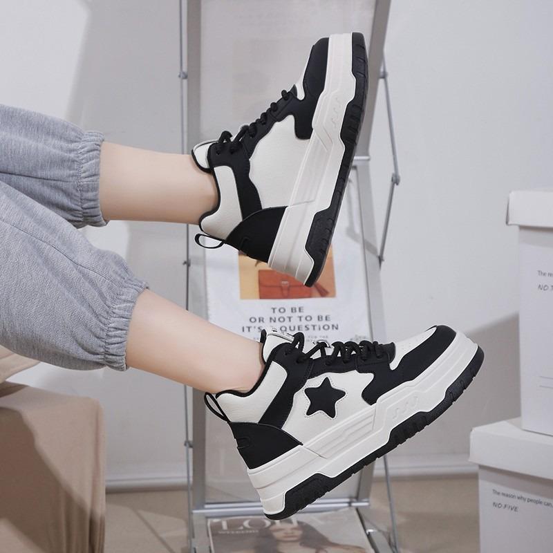 2024 Women's Thick-soled Sports Shoes Casual and Comfortable Star Pattern Design Versatile Outdoor Running Lace-up Sports Shoes