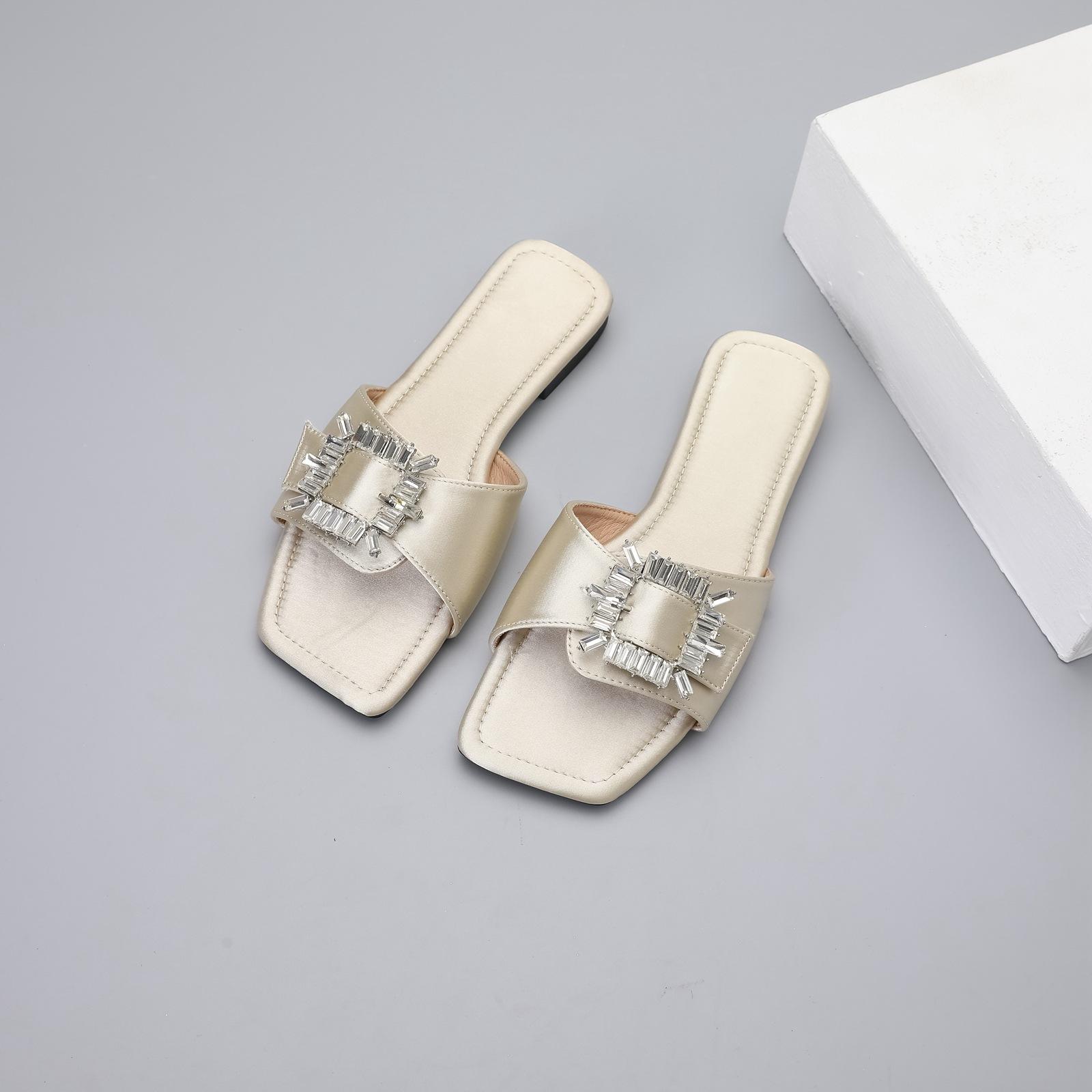 

Модные летние шелковые тапочки со стразами для женщин, модные удобные сандалии на плоской подошве, повседневные корейские шлепанцы Chancla Mujer Playa 2024 35