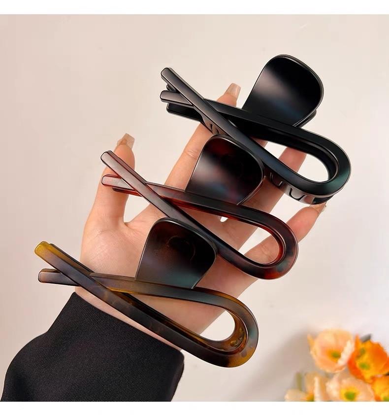Simple Large Crab Hair Claw Clips Women Girls Matte Tortoiseshell Bow Ponytail Hair Clamps Barrettes Hairpins Hair Accessories