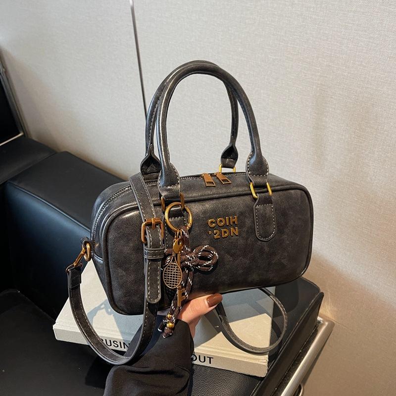 Hand carry baseball bag women's retro versatile shoulder bag autumn and winter niche high-end casual women's bag