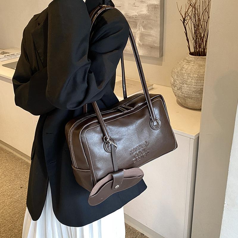 Fashion Handheld Bowling Handbag for Women New Shoulder Large Capacity Commuting Leisure Underarm Bag CLE