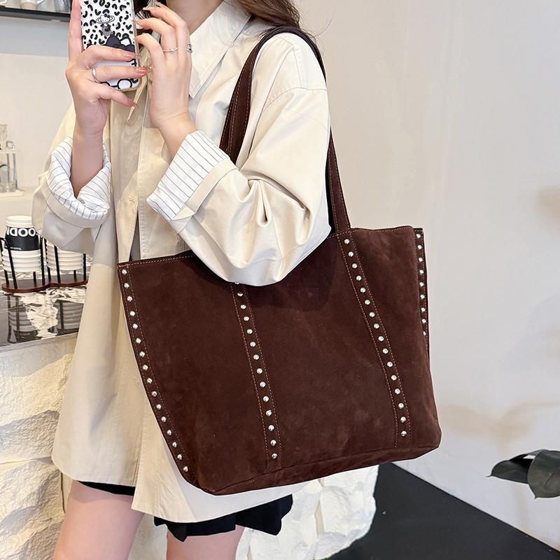 Yogodlns Designer Rivet Faux Suede Underarm Shoulder Bag Large Capacity Shopper Tote Bag Winter Handbags Coffee Black