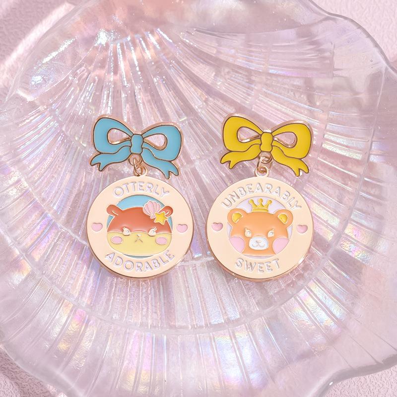 And Fun Colorful Cartoon Animal Brooch Featuring Elegant Bow Design And Versatile Alloy Construction