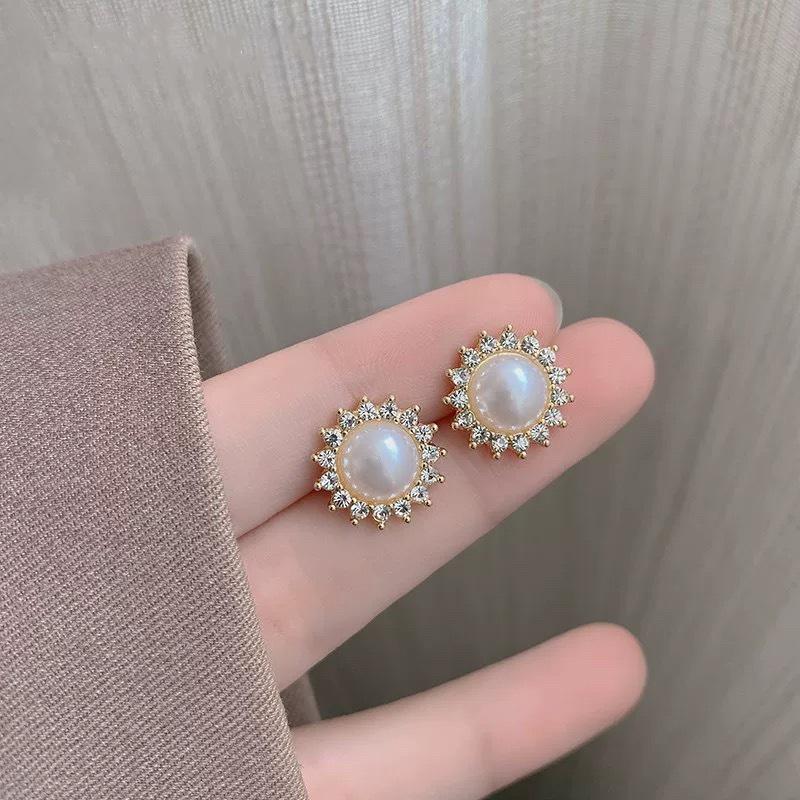 Elegant French Baroque Pearl Stud Earrings - Light Luxury, Versatile, Fashionable, Trendy Women's Ear Jewelry