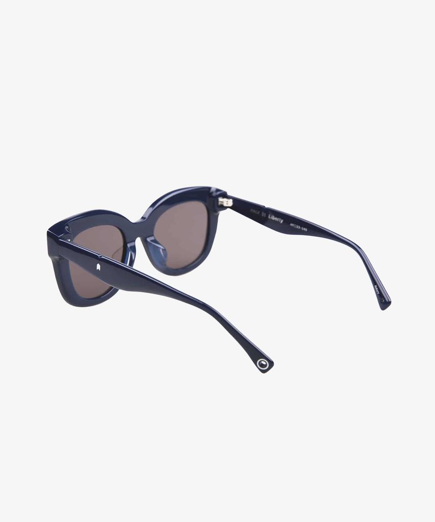 Seupeulingseuteulingseu Butterfly Shape Oversized Sunglasses Page 31 [Navy]