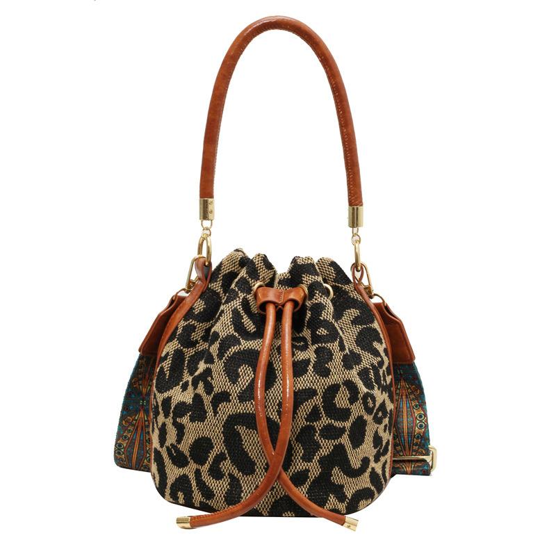 

European and American fashion oil wax leather bucket bag high-end sense large-capacity shoulder bag women s versatile letter handbag леопард друку кольору