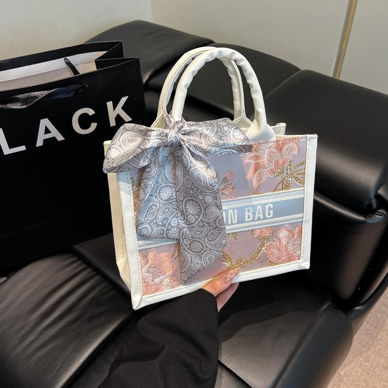 

Fashion commuter large-capacity bag women s 2025 new foreign style shoulder underarm bag versatile portable tote bag