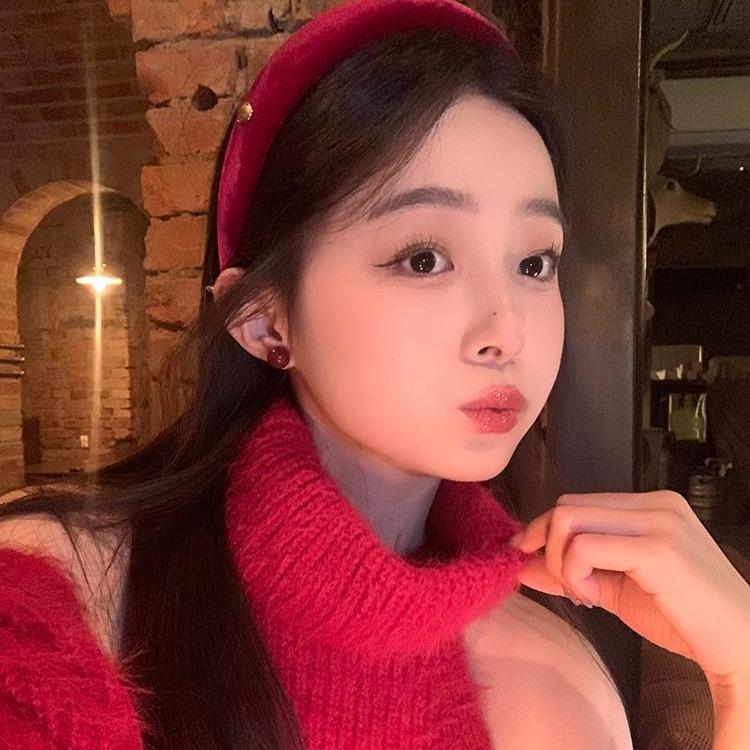 Autumn & Winter Pearl Stud Earrings – Red Bean, 2024 High-End Light Luxury Style for Women