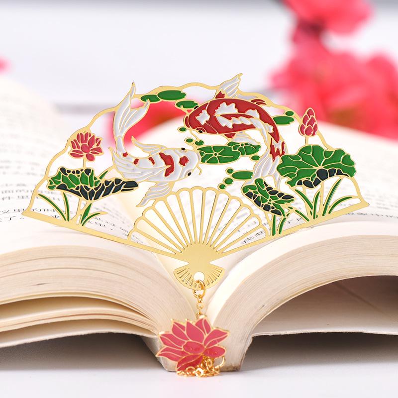 Brass Hollow Carved Foldable Fan Bookmark: Chinese Style Cultural Creative Gift