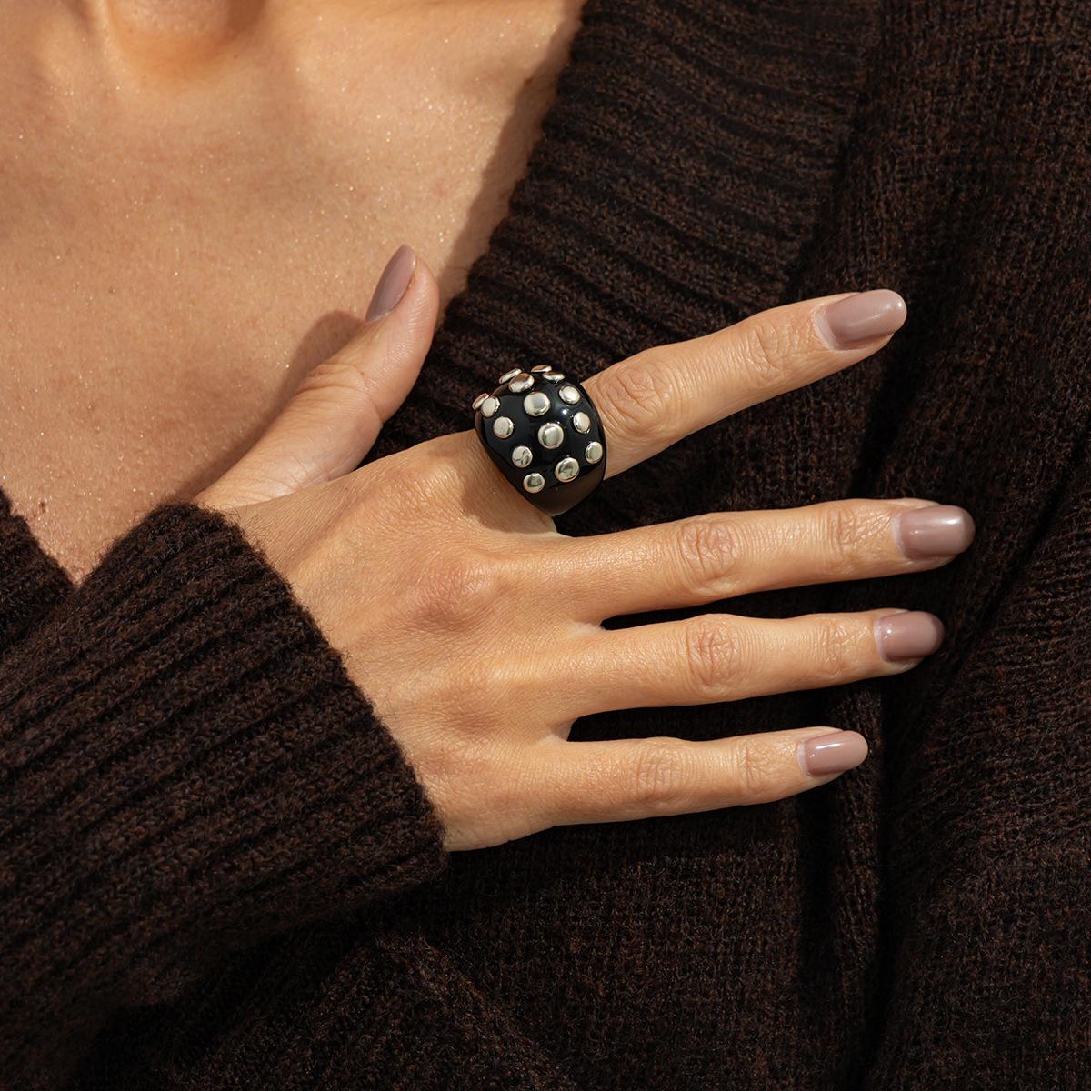 Vintage Style Gradient Rivet Open Resin Bracelet Fashion Ins Diamond-Encrusted Bracelet Set 02 black ring 0978