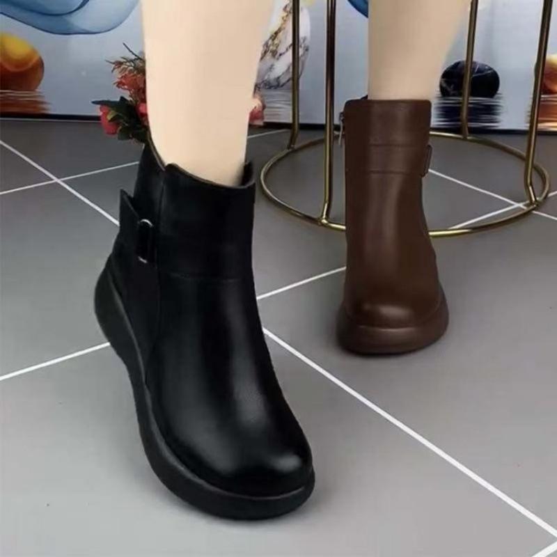 Autumn and winter new thick-soled Martin boots short boots women's soft leather thick-soled lightweight velvet warm middle-aged mother flat-heeled cot