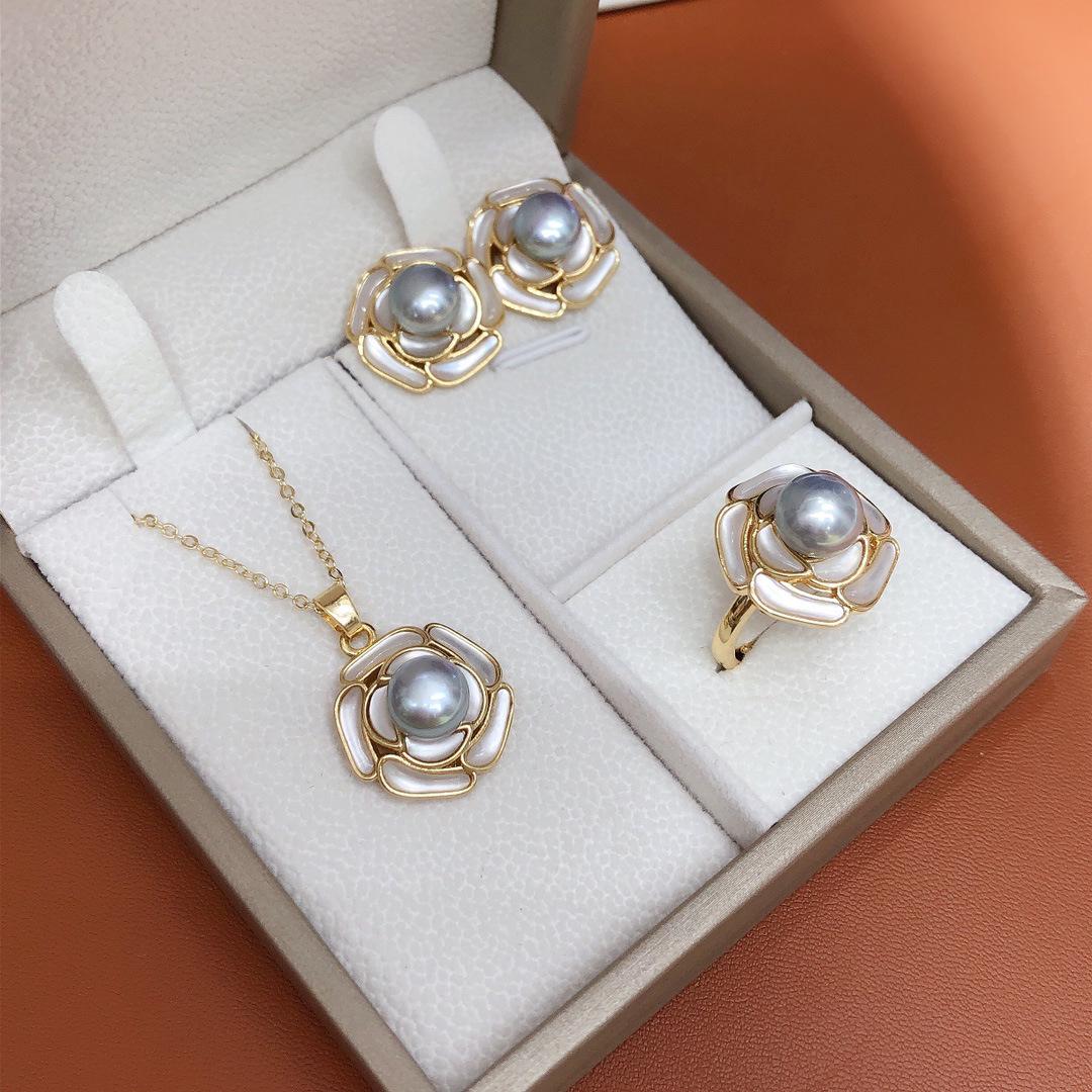 Elegant Pearl Necklace Set: 18K Gold-Plated with Mother-of-Pearl, Featuring 8-9mm Mantou Pearls. 8-9mm
