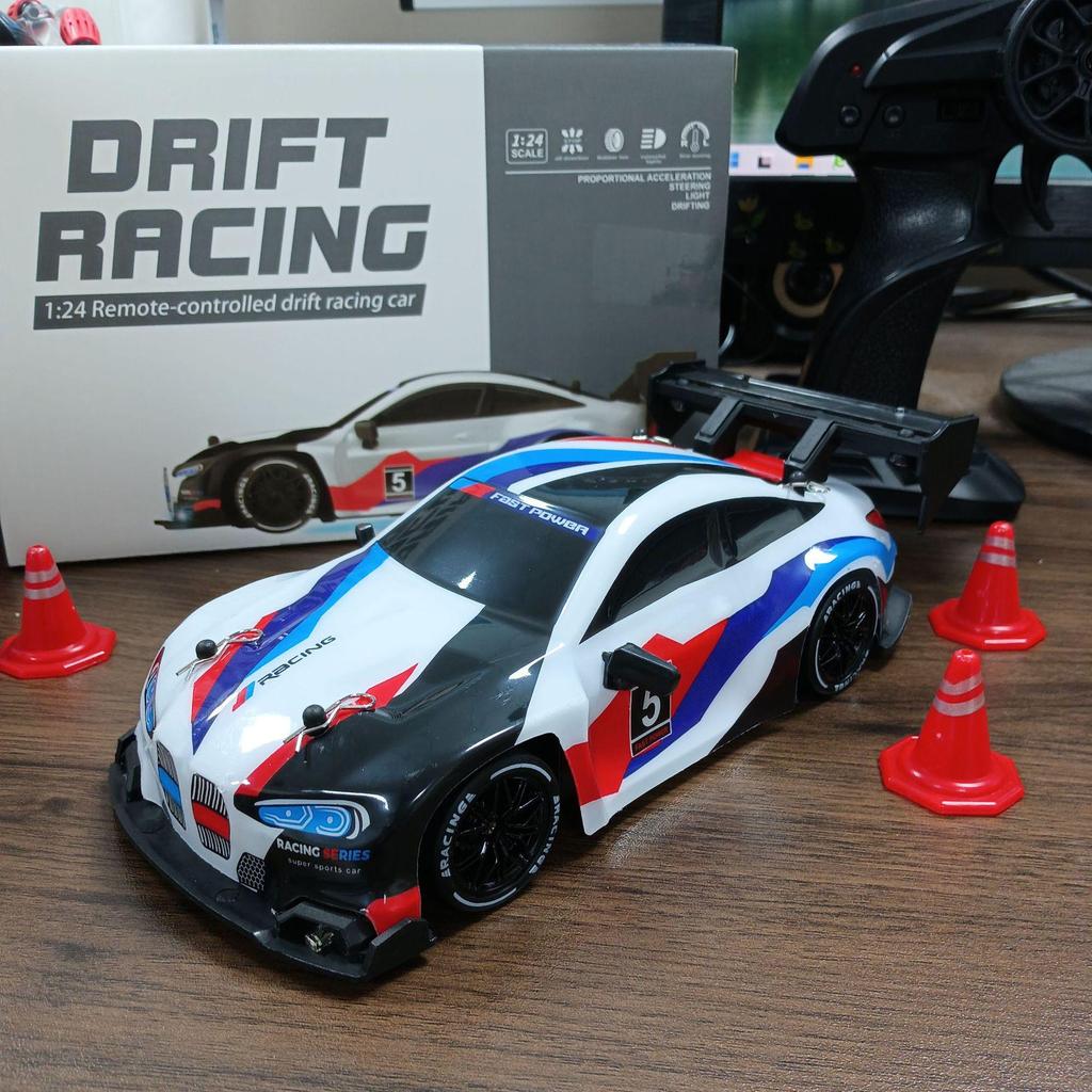 High-Speed 4WD RC Drift Car with Lights - Remote Control Racing Model