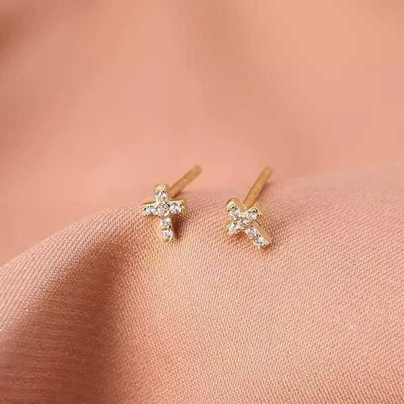 925 Silver Simple Korean Zircon Mini Cross Stud Earrings for Teen Women Daily Life Party Jewelry