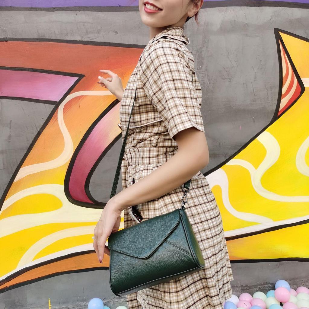 2025 Retro Cowhide Boston Barrel Bag - Women's Large Capacity Single Shoulder & Crossbody Flap Bag