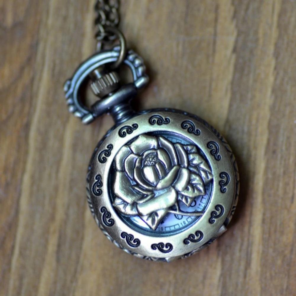 Creative Retro Flip Pocket Watch Personalized Three-dimensional Engraved Vintage Necklace Watch for Boys and Girls Commemorative Quartz Watch