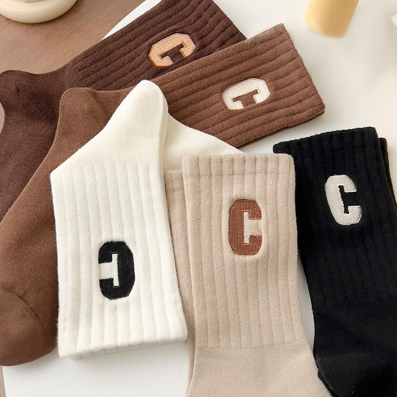 Zhuji Damen Trendige Bestickte Buchstaben Mid-Calf Socken - College-Stil, Vielseitige Sportsocken für Frühling & Herbst