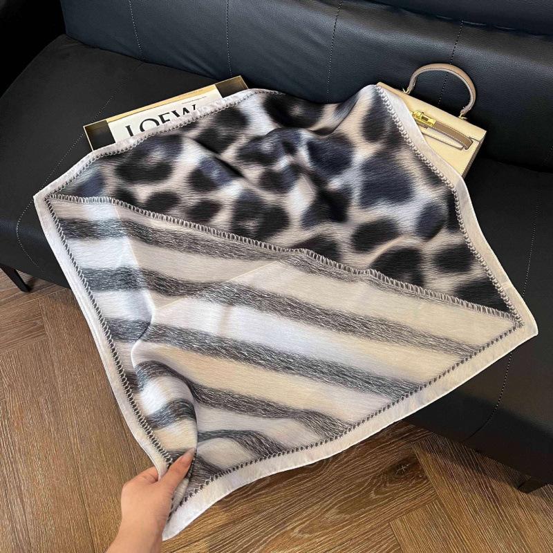 New 71 * 71cm Korean version small square scarf women's silk scarf spring and summer thin sunscreen scarf neck protection tied bag headband scarf