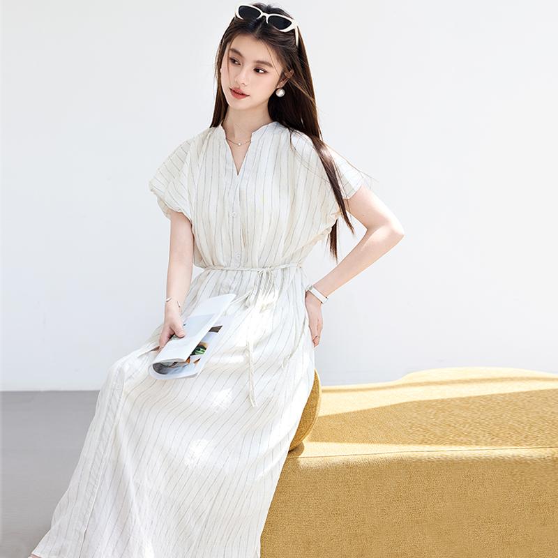 Summer 'Oxygen Girl' vertical striped dress with small V-neck strap, waist cinched, bubble sleeves, commuting date, slimming effect
