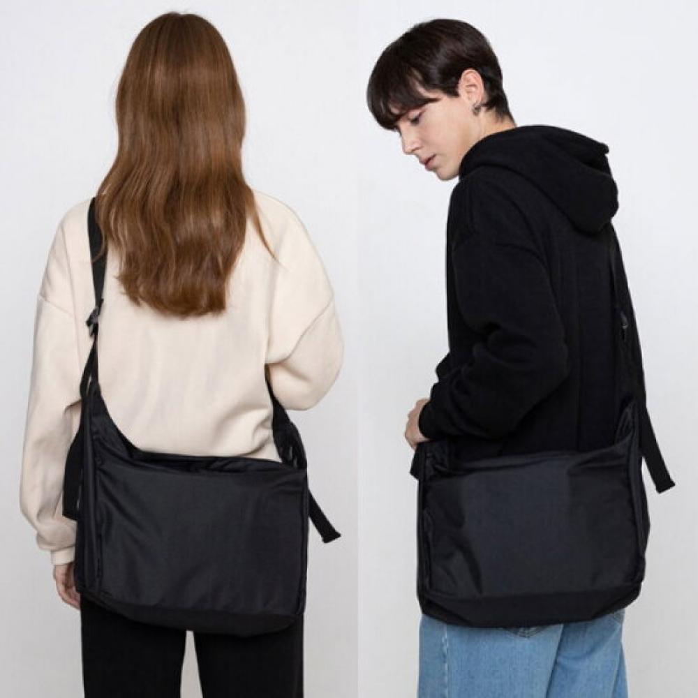 John Peters New York Unisex Cross Curved Messenger Bag Black