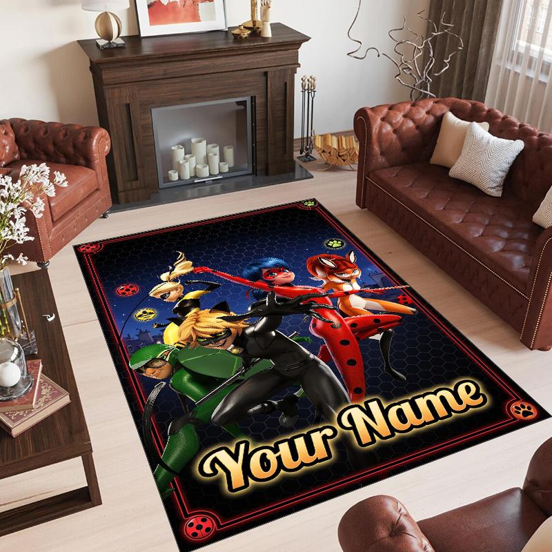 Tappeto in Cristallo di Velluto Personalizzato con Nome e Testo, Tappeto Antiscivolo Miraculous Ladybug per Decorazione Domestica