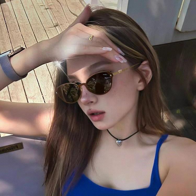 New women's polarized sunglasses, European and American fashion integrated small frame high-end retro UV-proof cat eye sunglasses