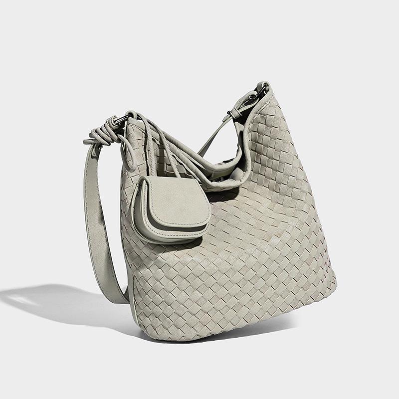 Niche Design Fashion Woven Bucket Bag for Women 2025 New Versatile Casual Lazy Style Commuter Shoulder Bag