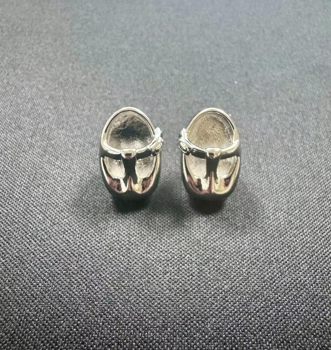 

Креативные мини-серьги-гвоздики с жемчужным бантом на Т-образной застежке для лета 2024