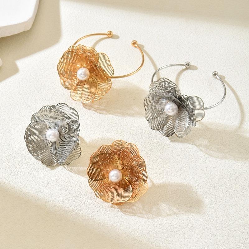 Flower Ring Temperament Exaggerated Bracelet Women's Niche High-end Sense Hollow Stacked Layer Bracelet