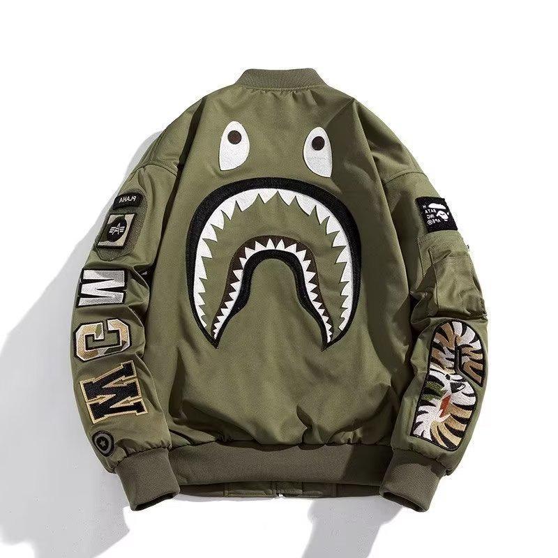 Retro-Baseballuniformen und Pilotenjacken – Trendige Herbst- und Wintermäntel für Damen und Herren