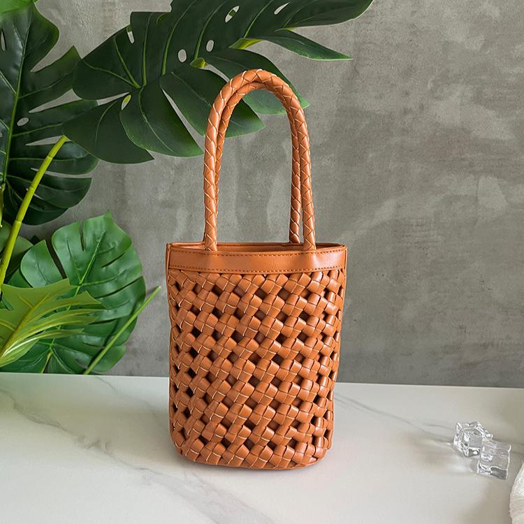 Hand Woven Bag Women Summer Beach Bag 2025 New Handbag Portable Tote Small Bag Bucket Bag