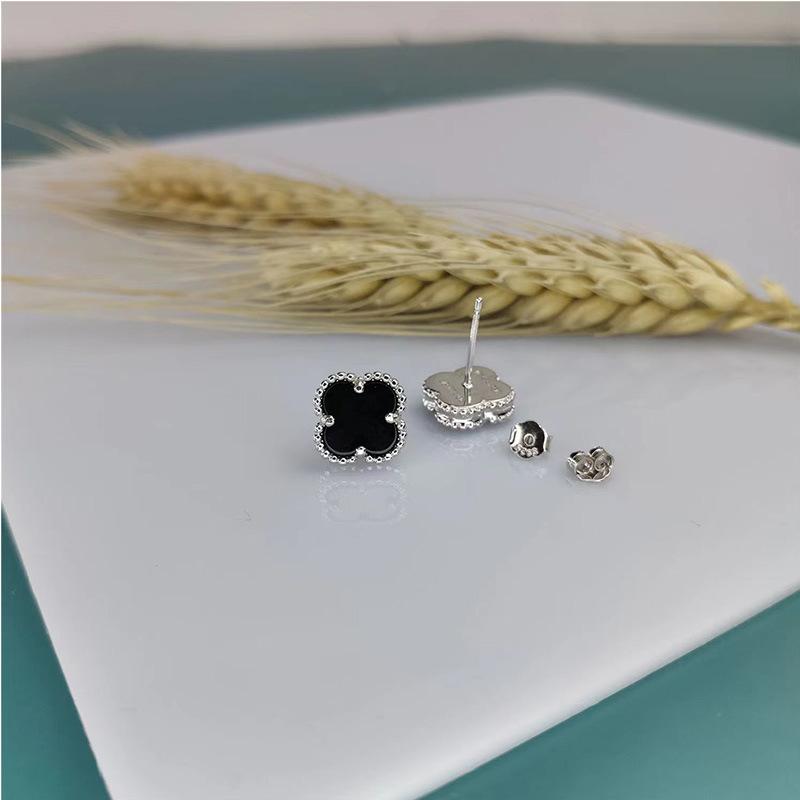 

Серьги Мини 9мм Четырехлистный Клевер Версия Хай Женские 18к Легкая Роскошь Инс Мода Изысканные Серьги На Каждый День 9mm Mini-18K