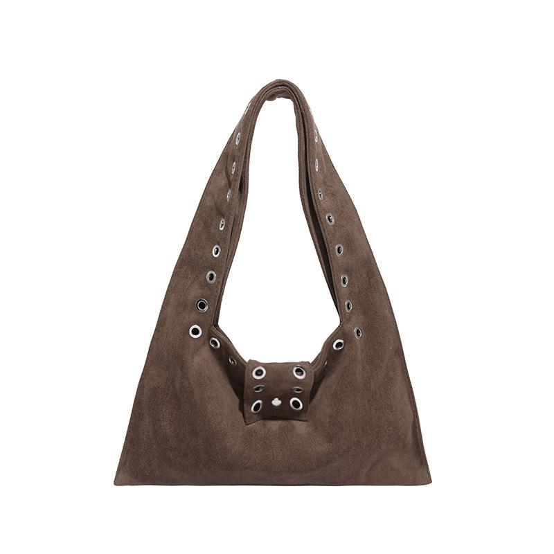 

A Large-capacity Retro Women s Tote Bag with A Rustic Style, Rivet Single-shoulder Underarm Bag for Locomotives кавовий