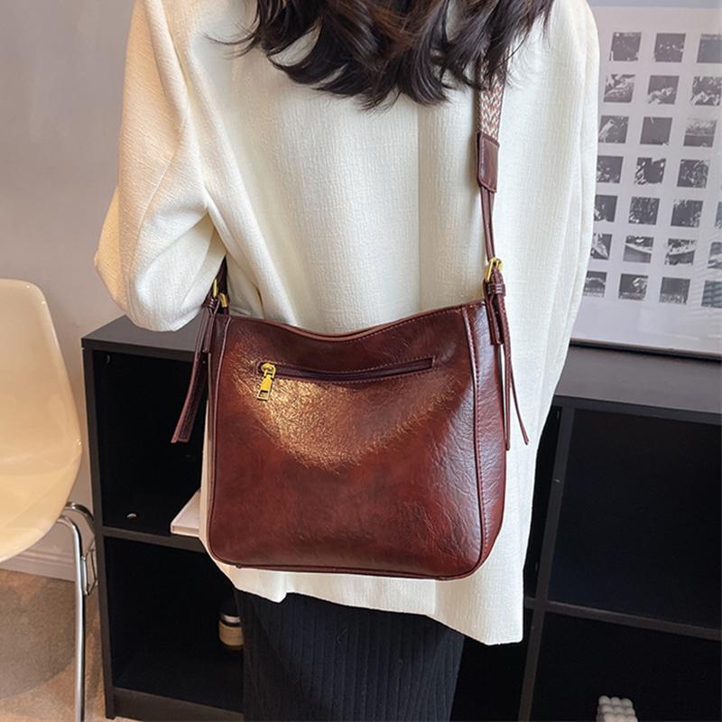 Solid Color PU Leather Women's Fashion Shoulder Bag for Ladies Simple Luxury Large Capacity Casual Bag