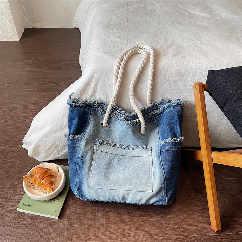 Tote Bag with Large Capacity, Made of Comfortable Casual Denim Fabric, Suitable for Commuting on A Single Shoulder. Casually