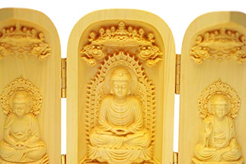 This natural boxwood (Tsuge) Buddhist triad features three Buddha figures: Shaka Nyorai, Amitabha Nyorai, and Yakushi Nyorai. Approximately 10cm tall.