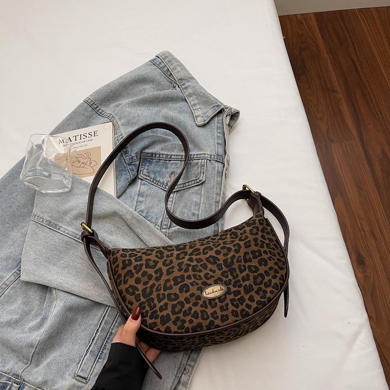 

Popular Dumpling Bag, Niche, Simple and Trendy Crossbody Bag, Fashionable Single-shoulder Bag without pendant коричневый