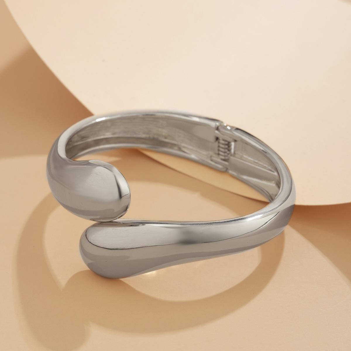 

Геометрические весенние браслеты для женщин, золотые, серебряные, преувеличенные, панк, многослойный, металлический, большой, жемчужный браслет, модные, праздничные, ювелирные аксессуары