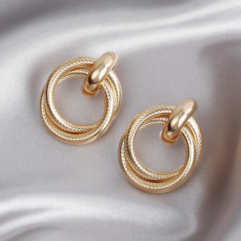 Neue französische Retro-Gold-Doppel-Creolen, Übertriebene metallische geometrische Muster-Creolen für Damen