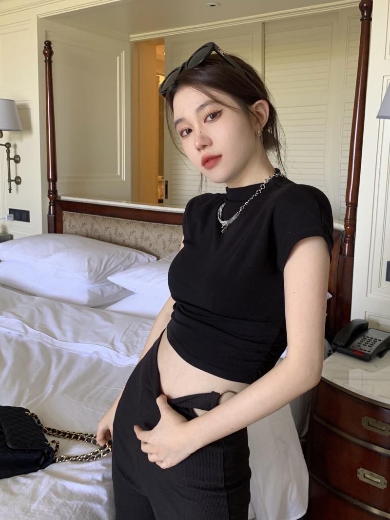 

2024 Тонкий сексуальный топ с коротким рукавом и полуводолазкой для женщин Medium чёрный